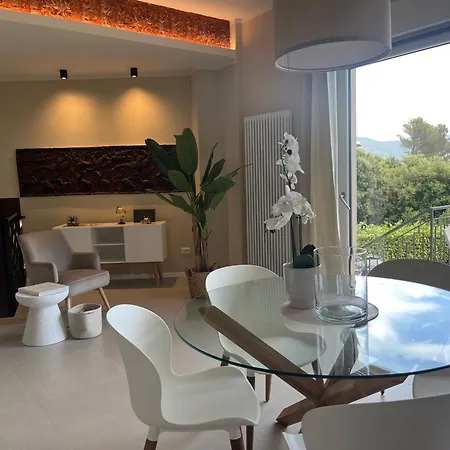 Il Mare Blu Apartment *
